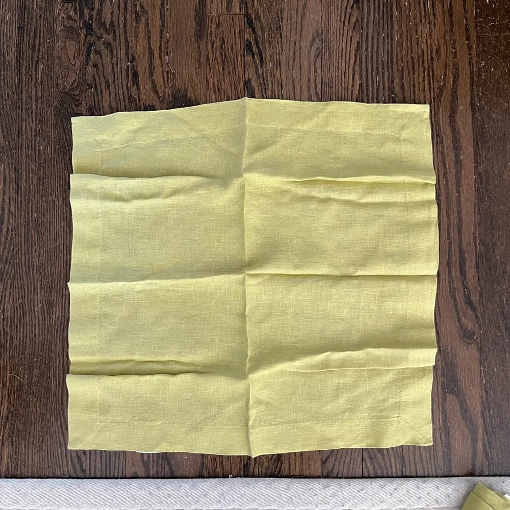 Crate&Barrel Pear Green Linen Napkins 22x22 inch
